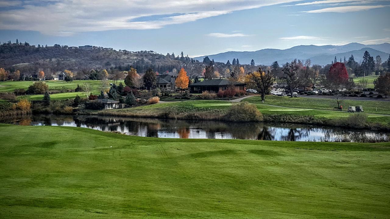 Resort At Eagle Point Golf Club Lodging Екстер'єр фото